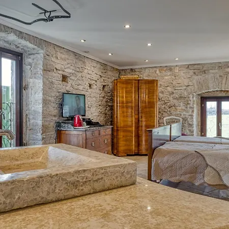Golden Roots Estate Pazin