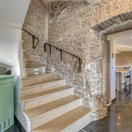 Golden Roots Estate